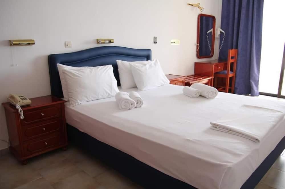 Mediterranean Hotel Karpathos Buitenkant foto