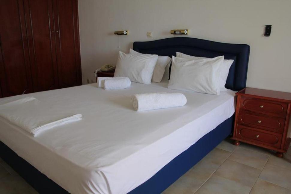 Mediterranean Hotel Karpathos Buitenkant foto